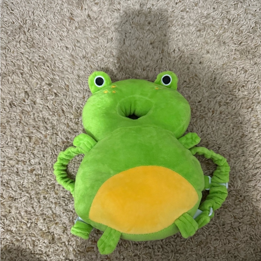 Green Frog backpack the protect babies heads from falls when crawling